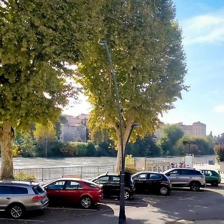 Les Quais Du Centre-Ville Romans-sur-Isere Bagian luar foto