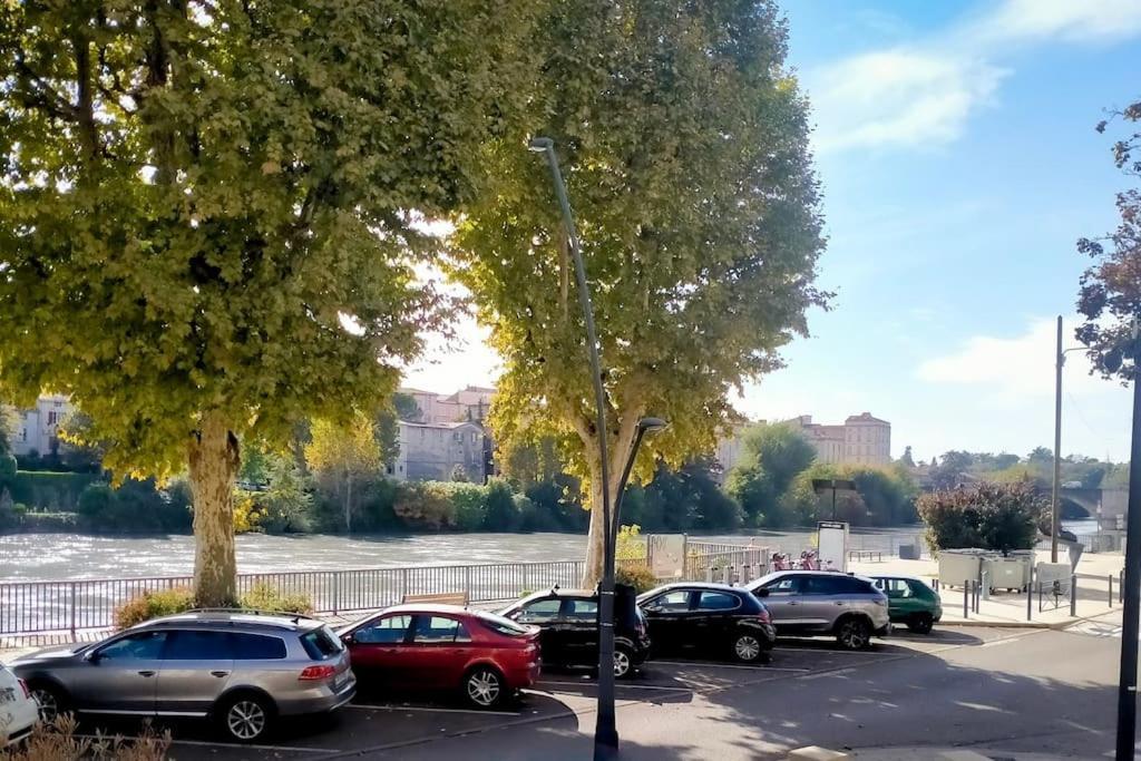 Les Quais Du Centre-Ville Romans-sur-Isere Bagian luar foto